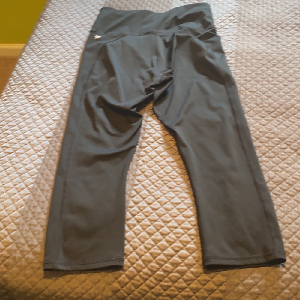 Fabeletics leggings - Picture 2 of 2